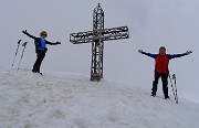 02 In vetta a Cima Grem...abbraccio di vetta !